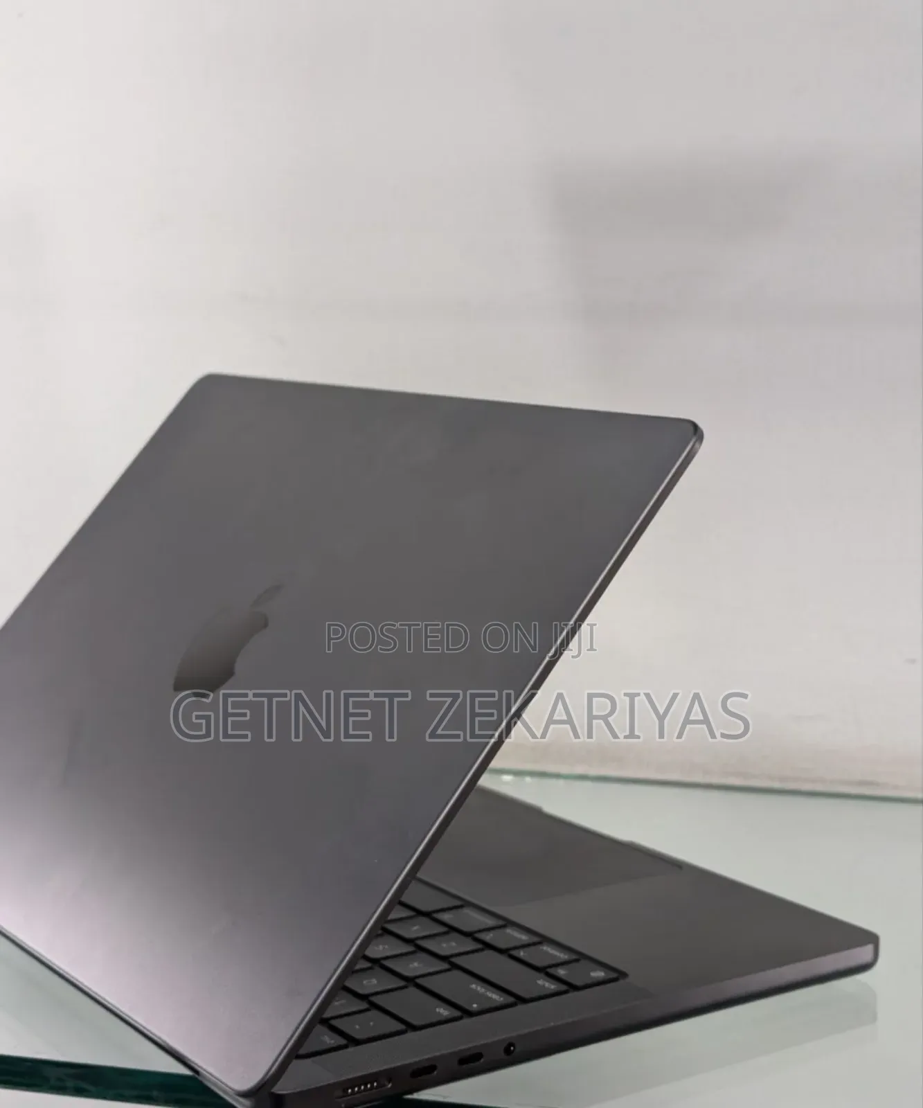 New Apple MacBook Pro 2024 M4 Pro 16-Inch 18GB Apple M3 SSD 512GB