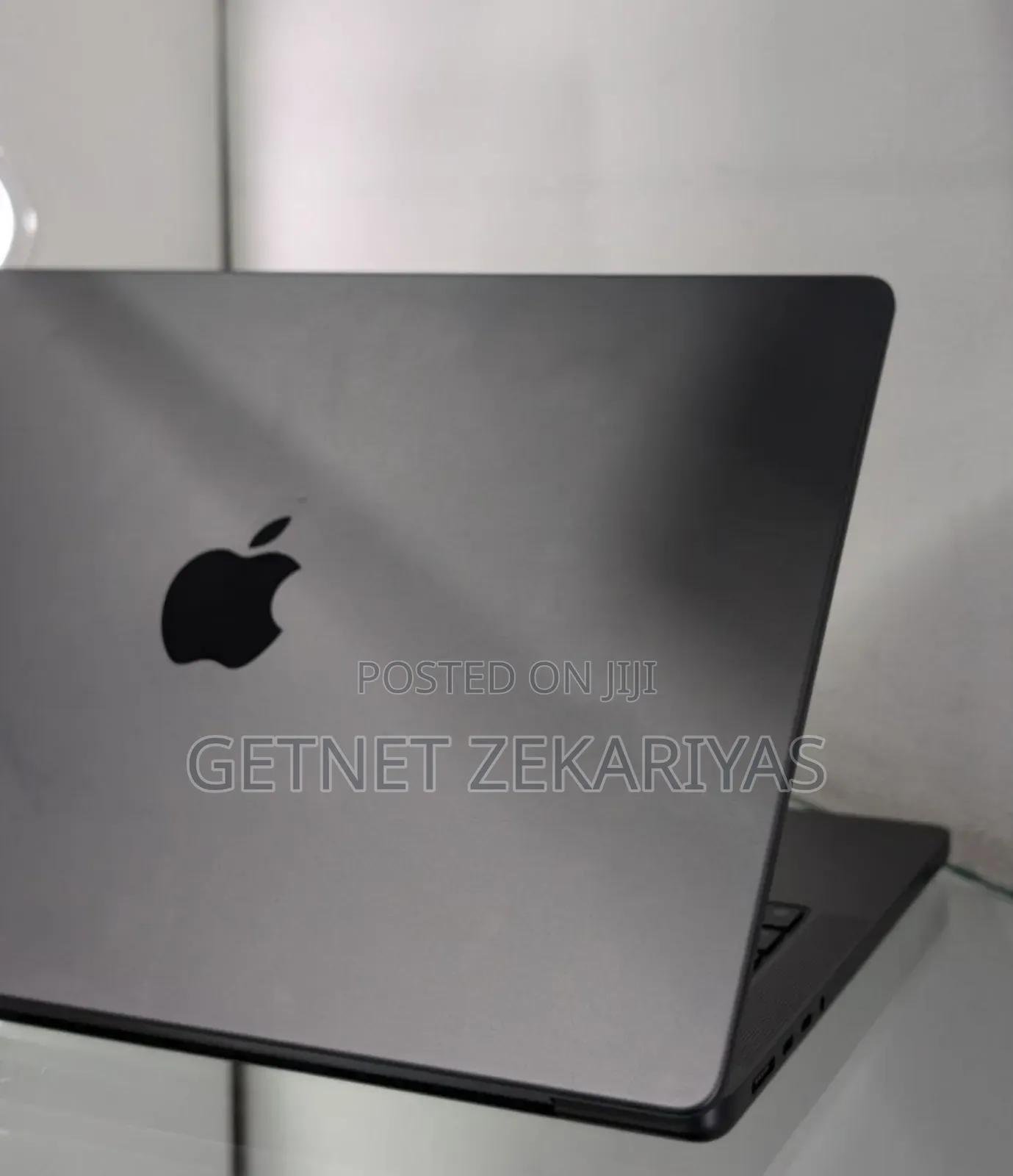 New Apple MacBook Pro 2024 M4 Pro 16-Inch 18GB Apple M3 SSD 512GB