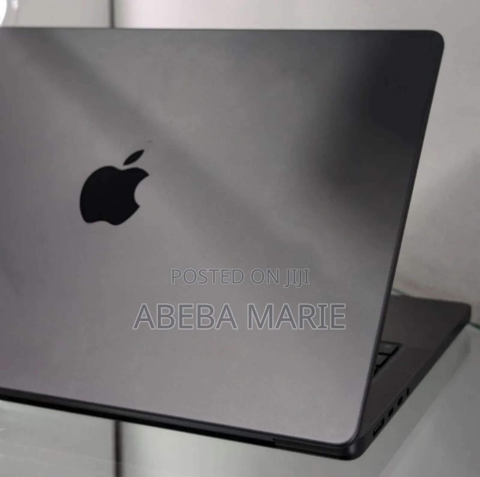 New Laptop Apple MacBook 18GB Apple M3 Pro SSD 512GB