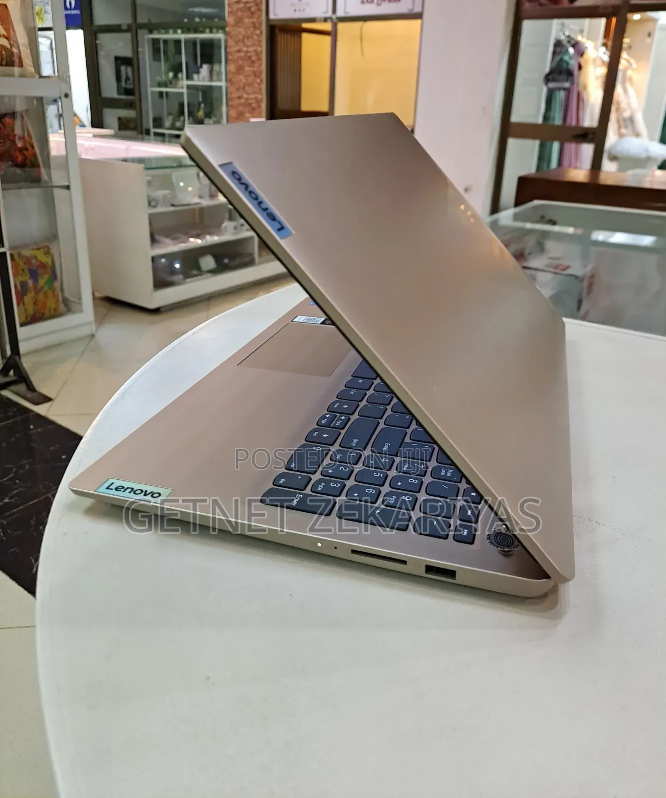 New Laptop Lenovo IdeaPad 520 8GB Intel Core I3 SSD 256GB