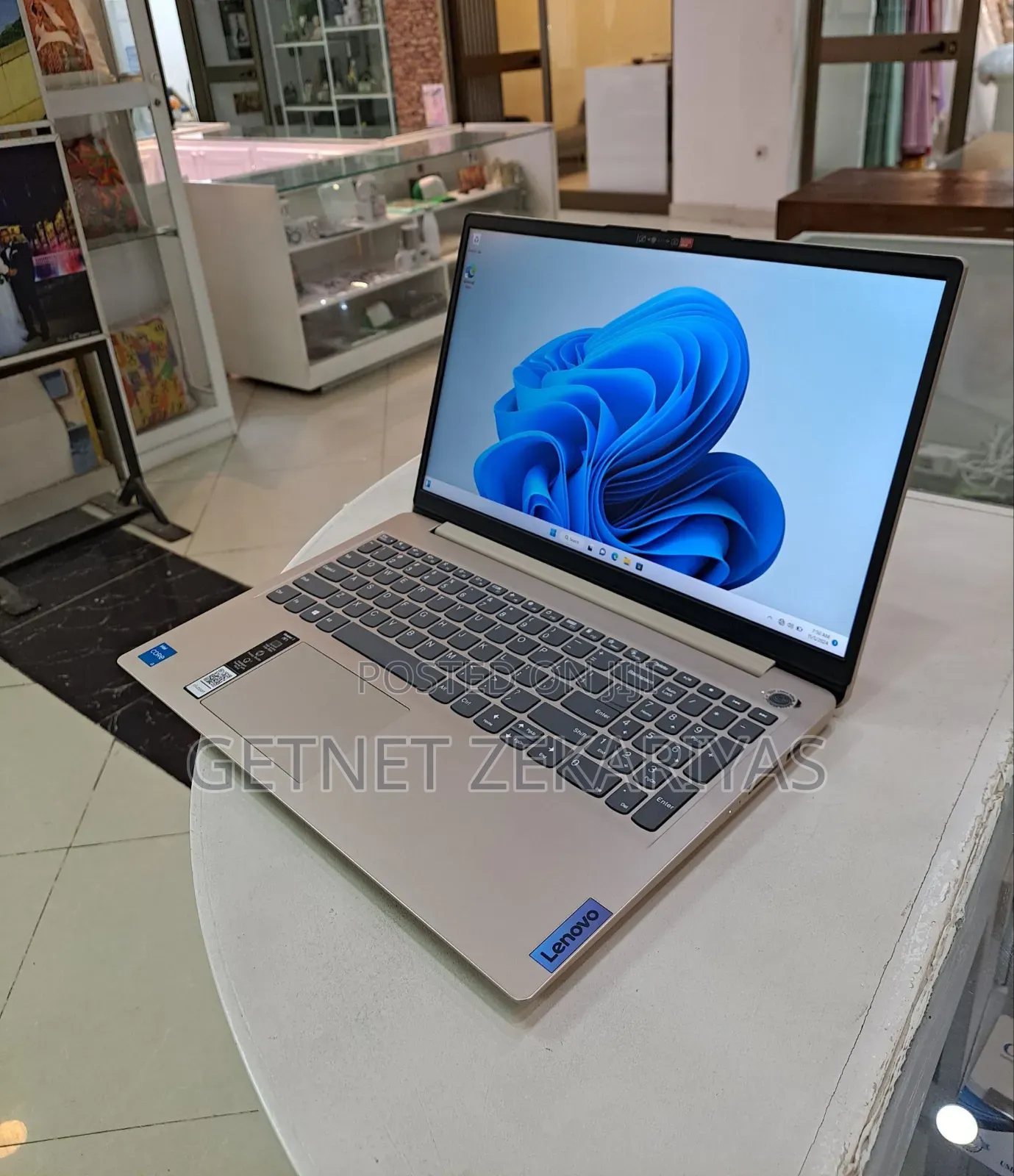 New Laptop Lenovo IdeaPad 520 8GB Intel Core I3 SSD 256GB