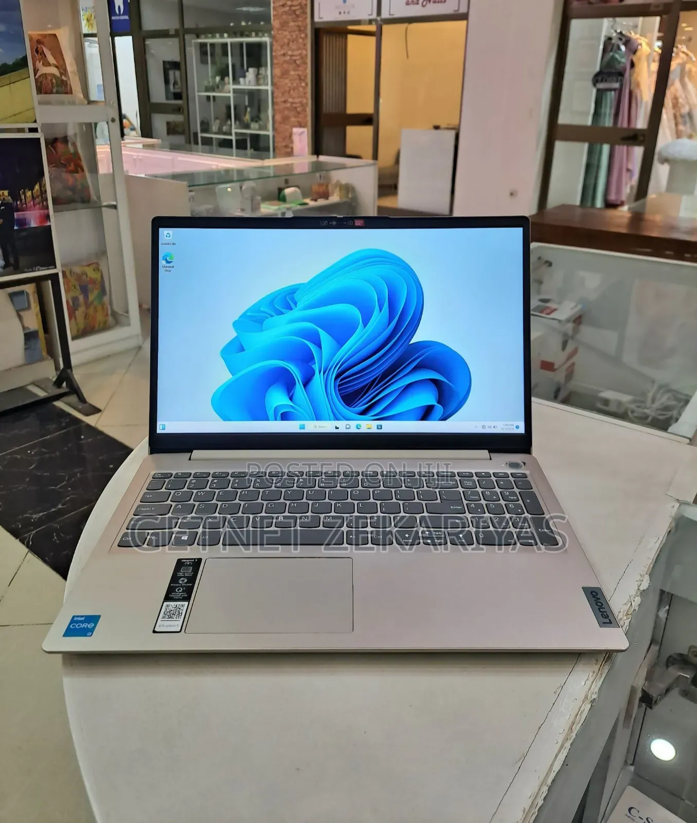 New Laptop Lenovo IdeaPad 520 8GB Intel Core I3 SSD 256GB