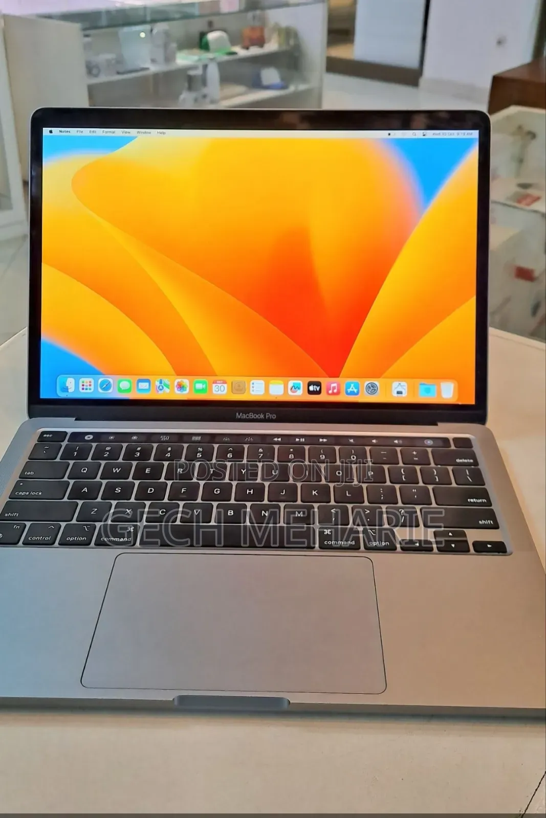 New Laptop Apple MacBook Pro 2020 M1 8GB Apple M1 Pro SSD 256GB