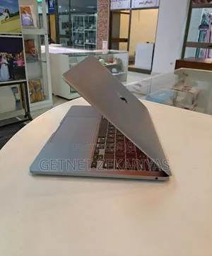 New Laptop Apple MacBook Pro M1 8GB Apple M1 Pro SSD 256GB