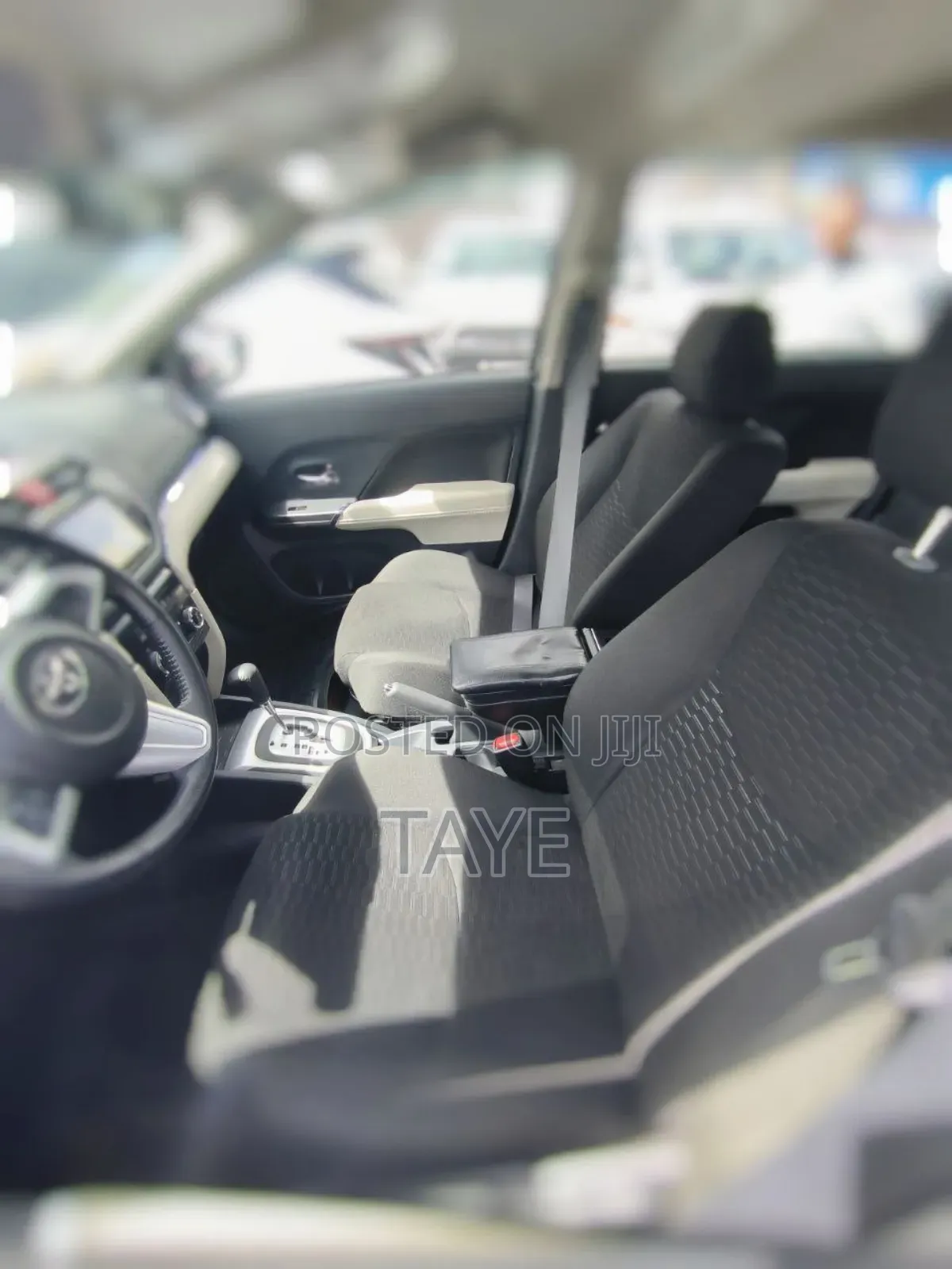 Toyota Rush 2022 Silver