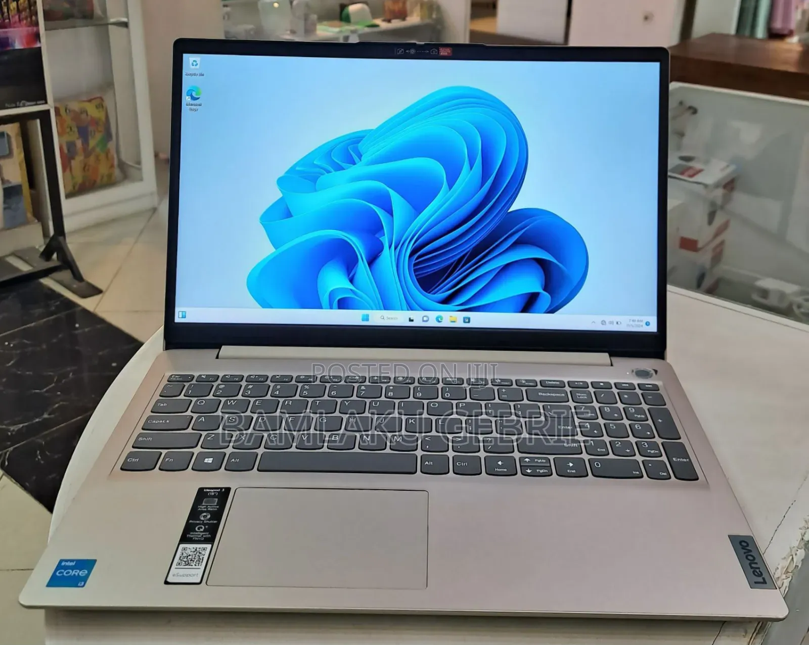 New Laptop Lenovo Ideapad 3 8GB Intel Core I3 SSD 256GB