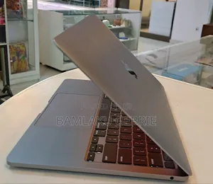 New Laptop Apple MacBook Pro M1 8GB Apple M1 Pro SSD 256GB