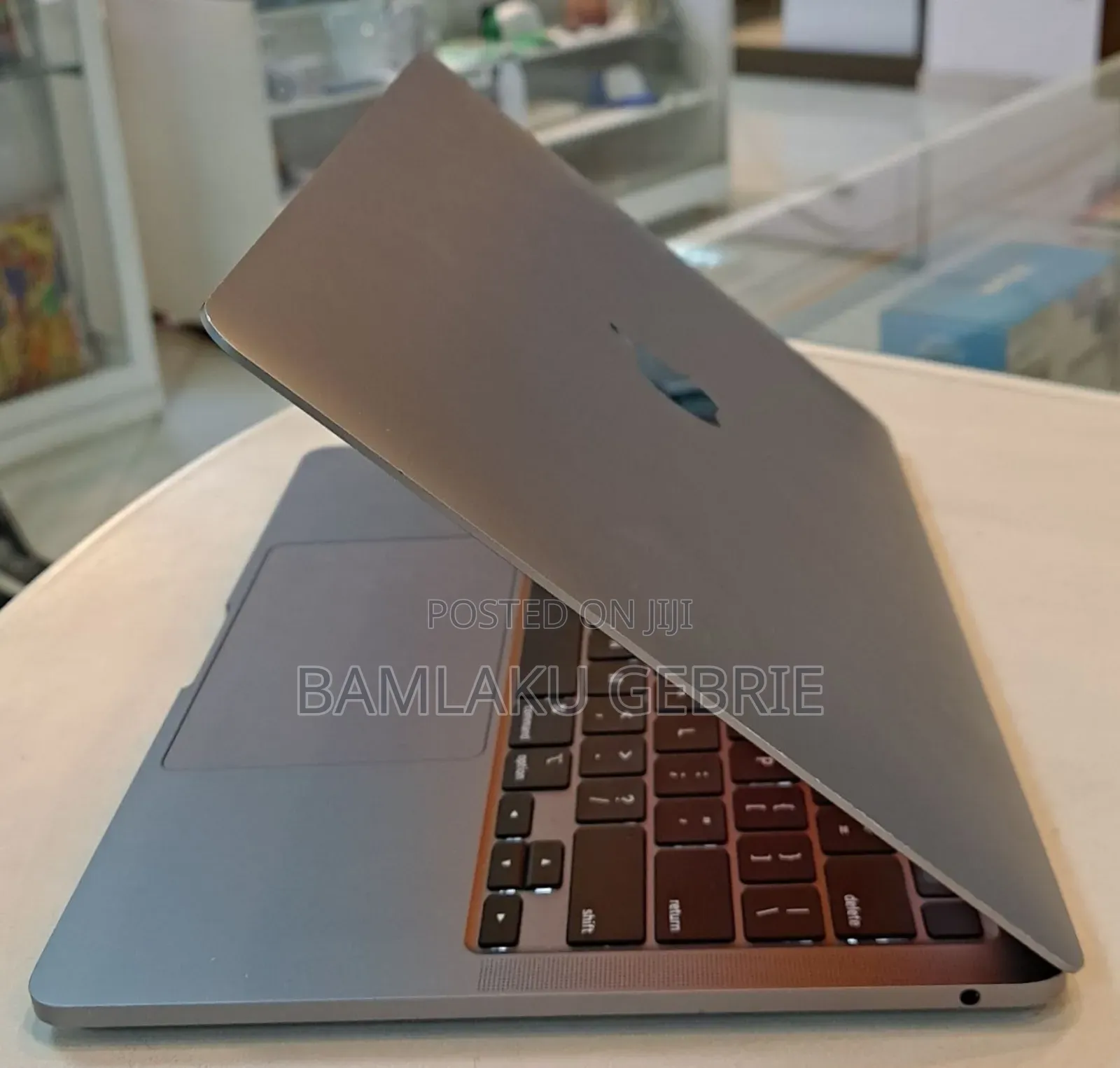 New Laptop Apple MacBook Pro M1 8GB Apple M1 Pro SSD 256GB