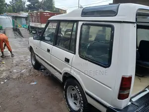 Photo - Land Rover Discovery Base 4x4 1994 White