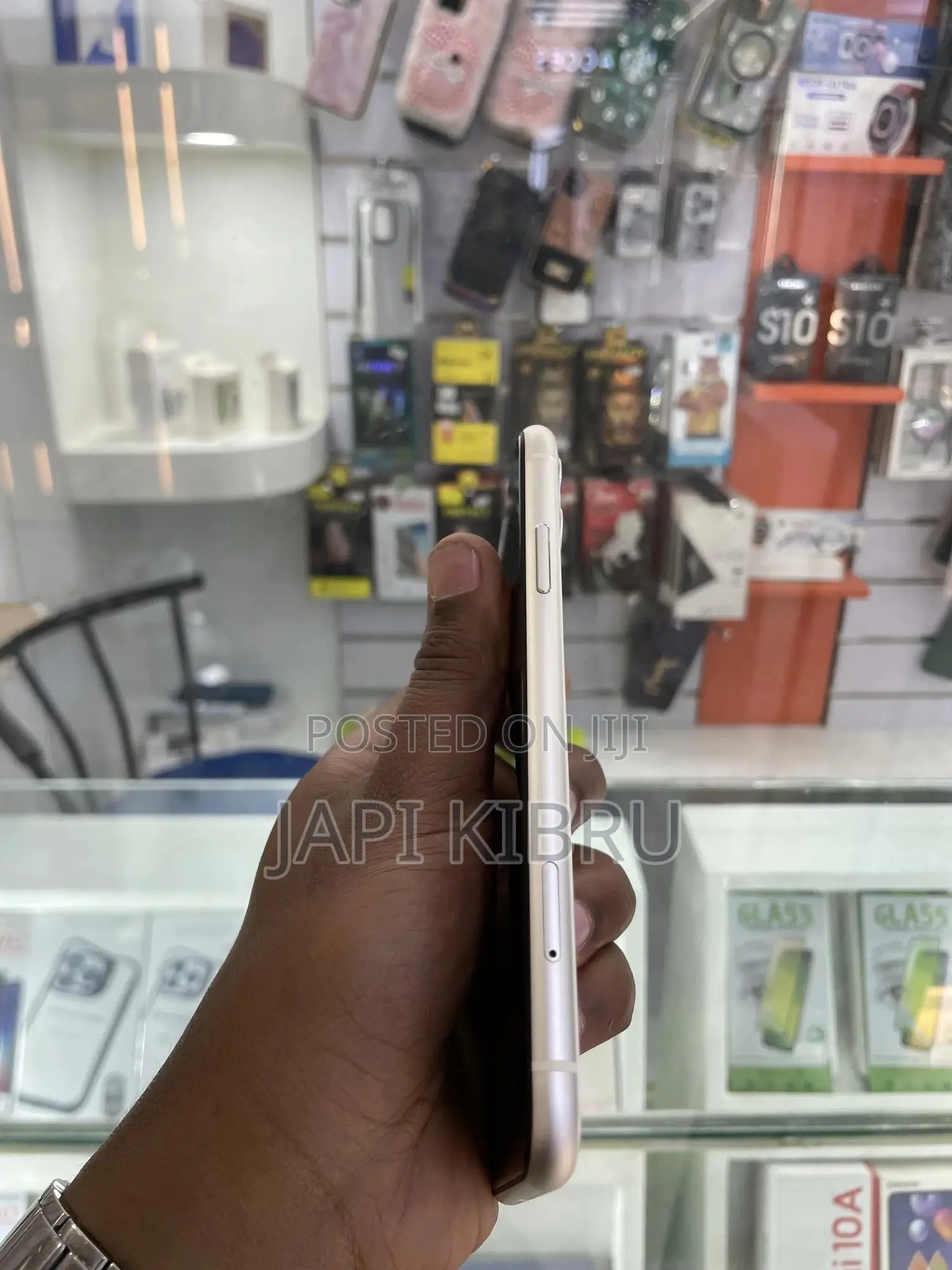 New Apple iPhone 11 128 GB White