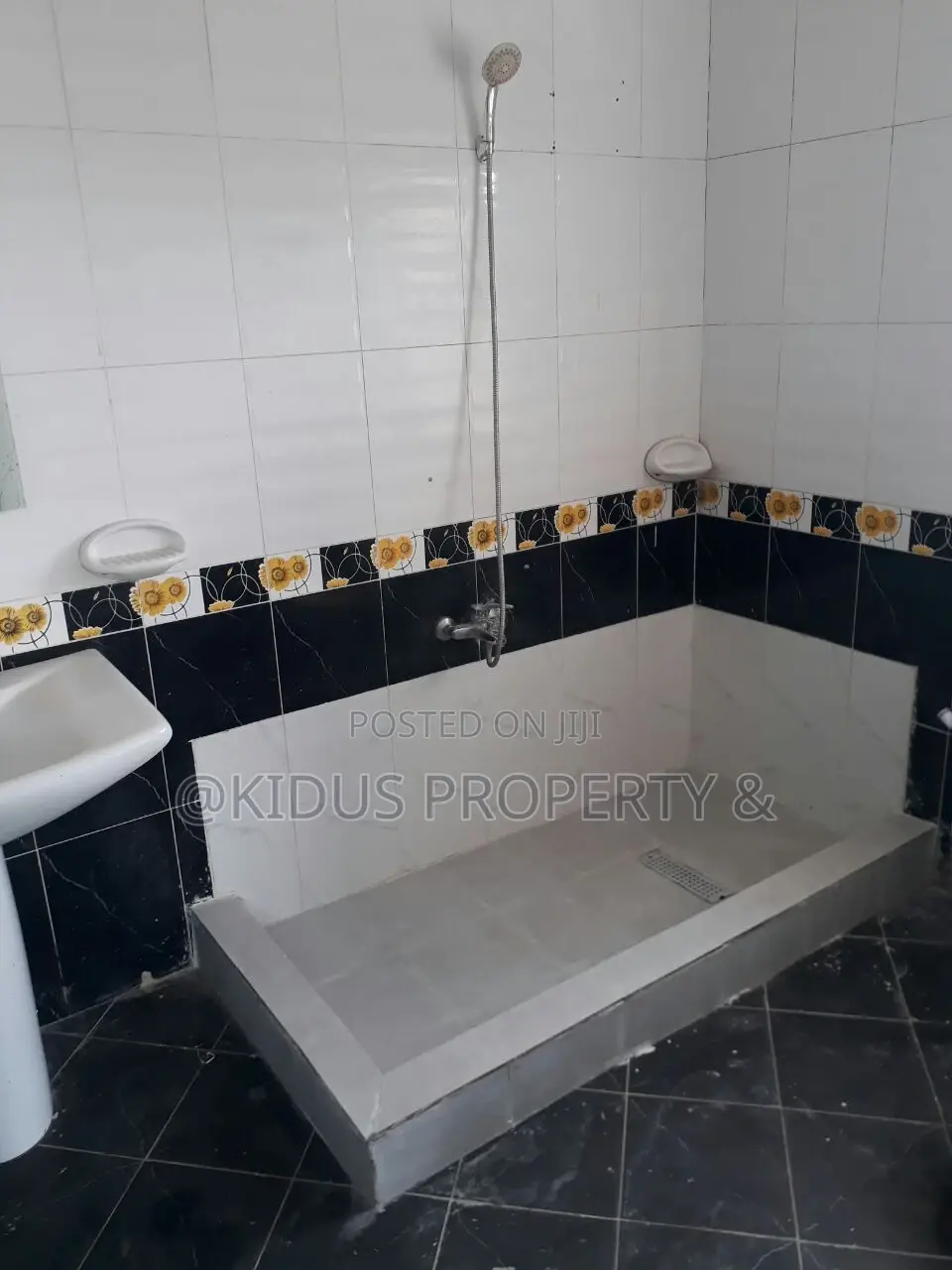 6bdrm House in Nifas Silk-Lafto for rent