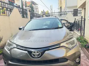 Photo - Toyota RAV4 2016 Gray