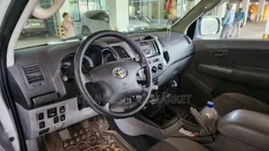 Toyota Hilux 2010 Silver