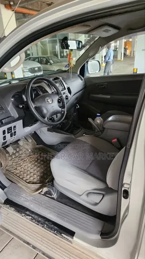 Toyota Hilux 2010 Silver