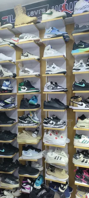 ማንኝውንም ጫማ ይዘዙ ያላቹበት በነፃ እናደሳለ