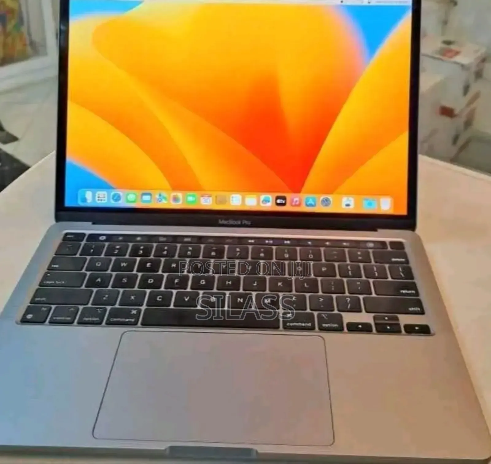 New Laptop Apple MacBook Pro M1 8GB AMD Ryzen 7 SSD 256GB