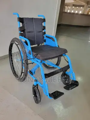 Wheelchair With Strong Wheel and Body፫¥Footrests to Remove