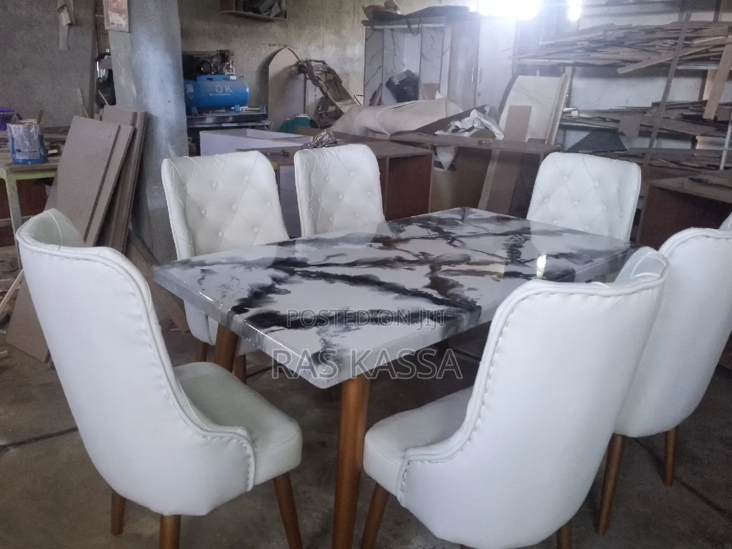 የገበታ ጠረጴዛ ከ 6 ወንበር ጋር