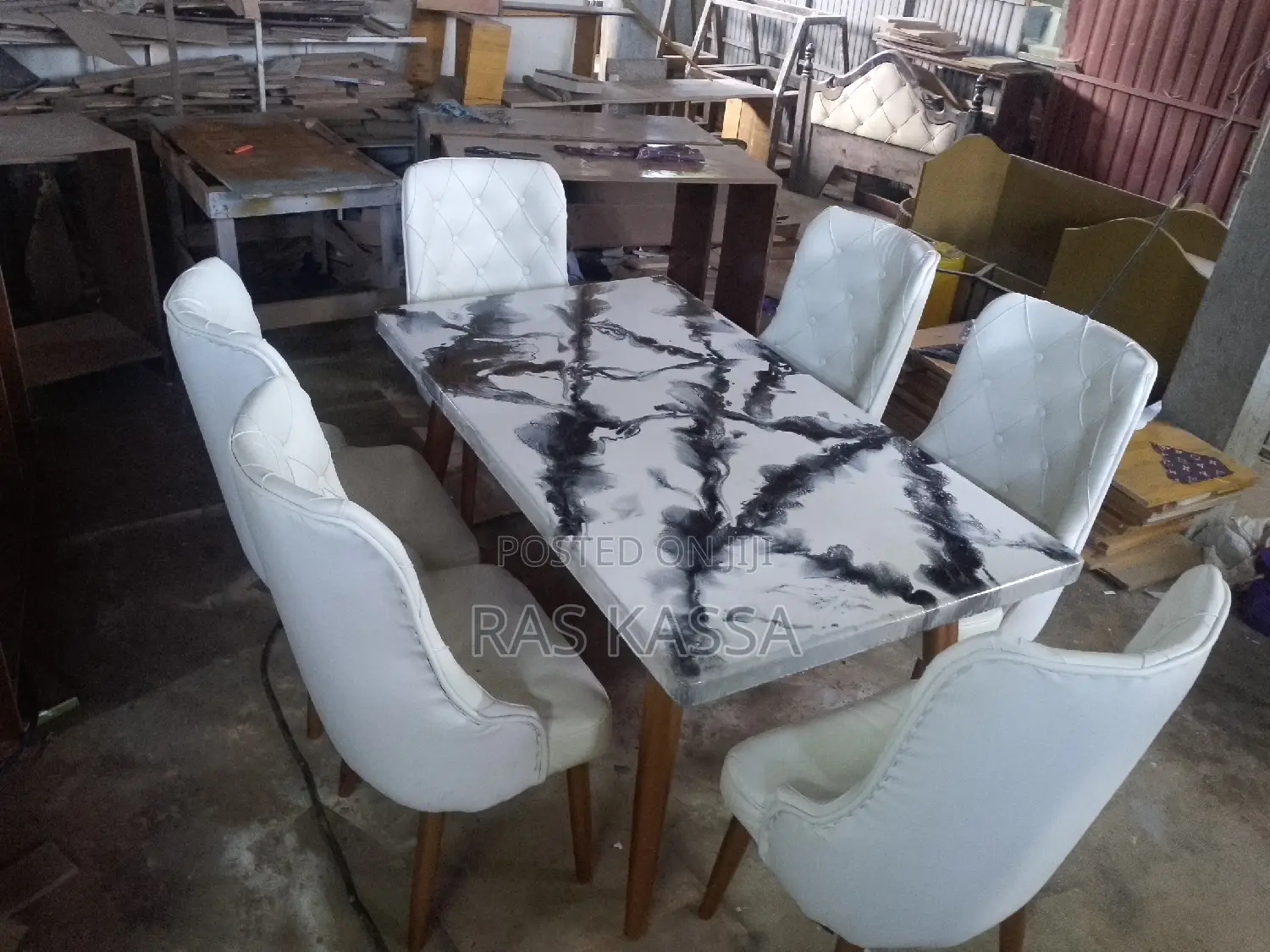 የገበታ ጠረጴዛ ከ 6 ወንበር ጋር