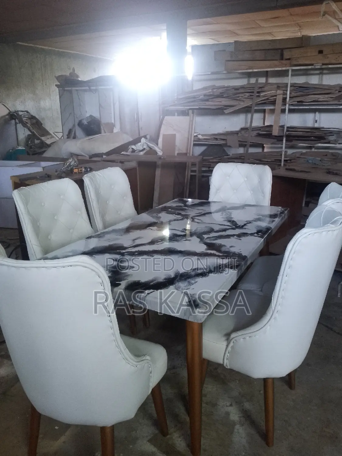 የገበታ ጠረጴዛ ከ 6 ወንበር ጋር