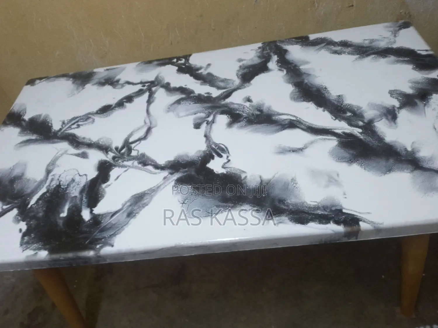 የገበታ ጠረጴዛ ከ 6 ወንበር ጋር