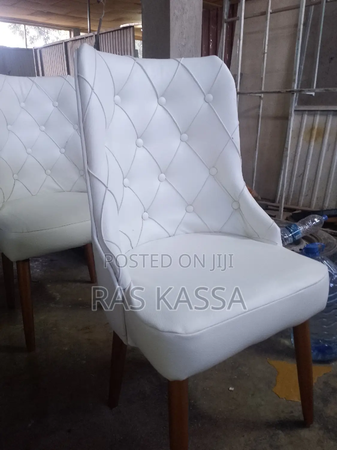 የገበታ ጠረጴዛ ከ 6 ወንበር ጋር