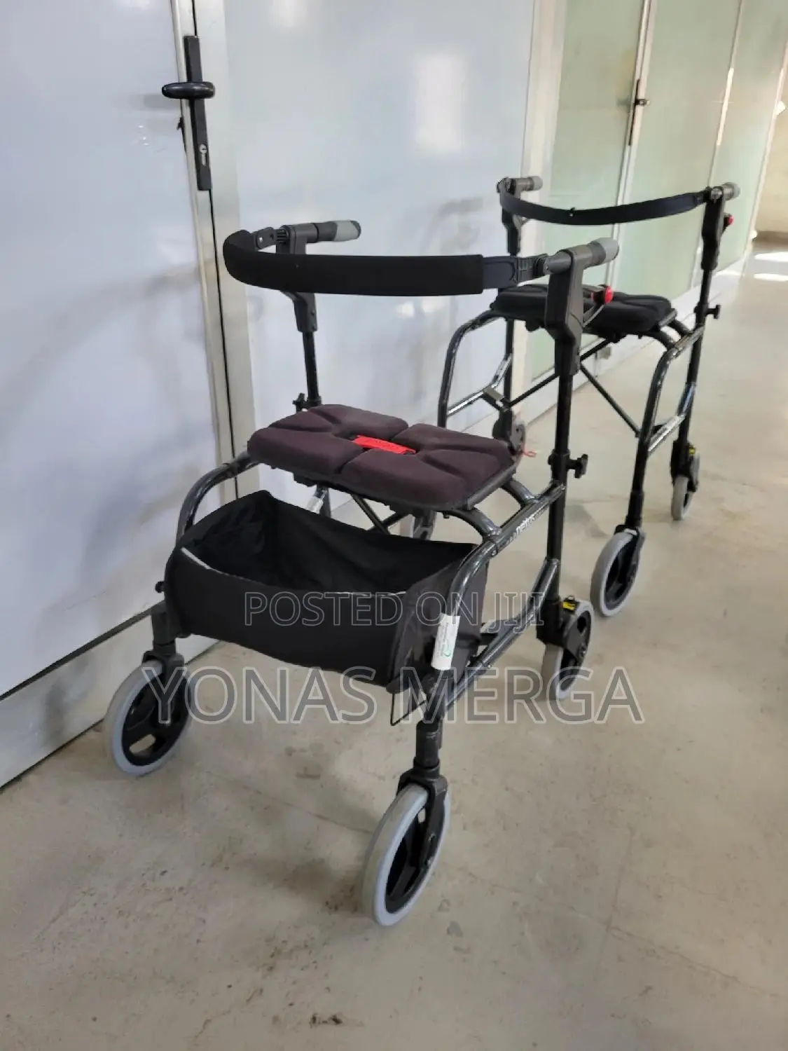 Walker With Seat Chair፪—Walker፻4 Wheeled Walker With Basket