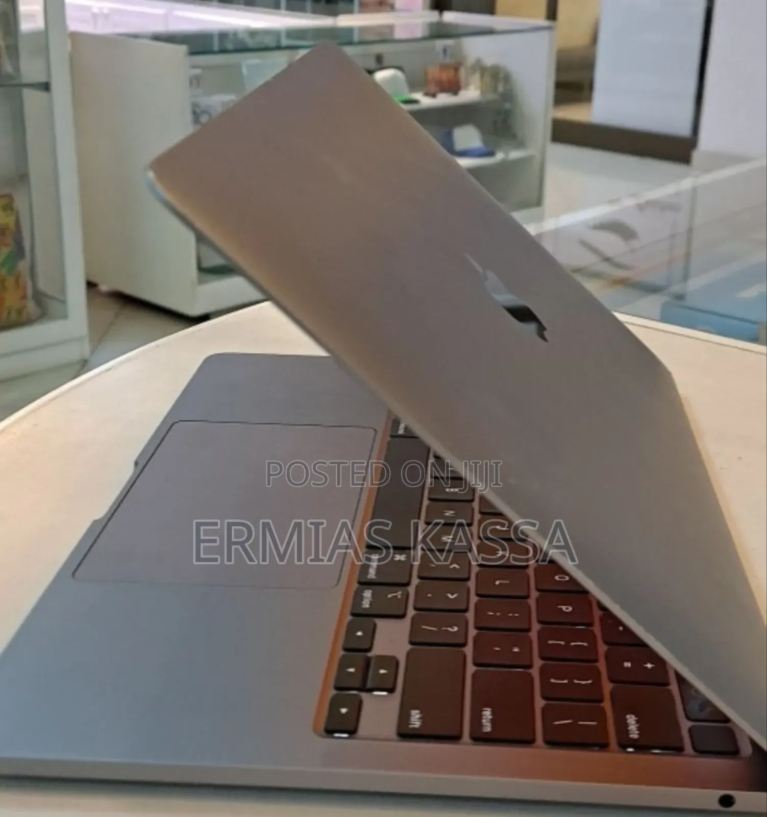 New Laptop Apple MacBook Pro M1 8GB Apple M1 SSD 256GB