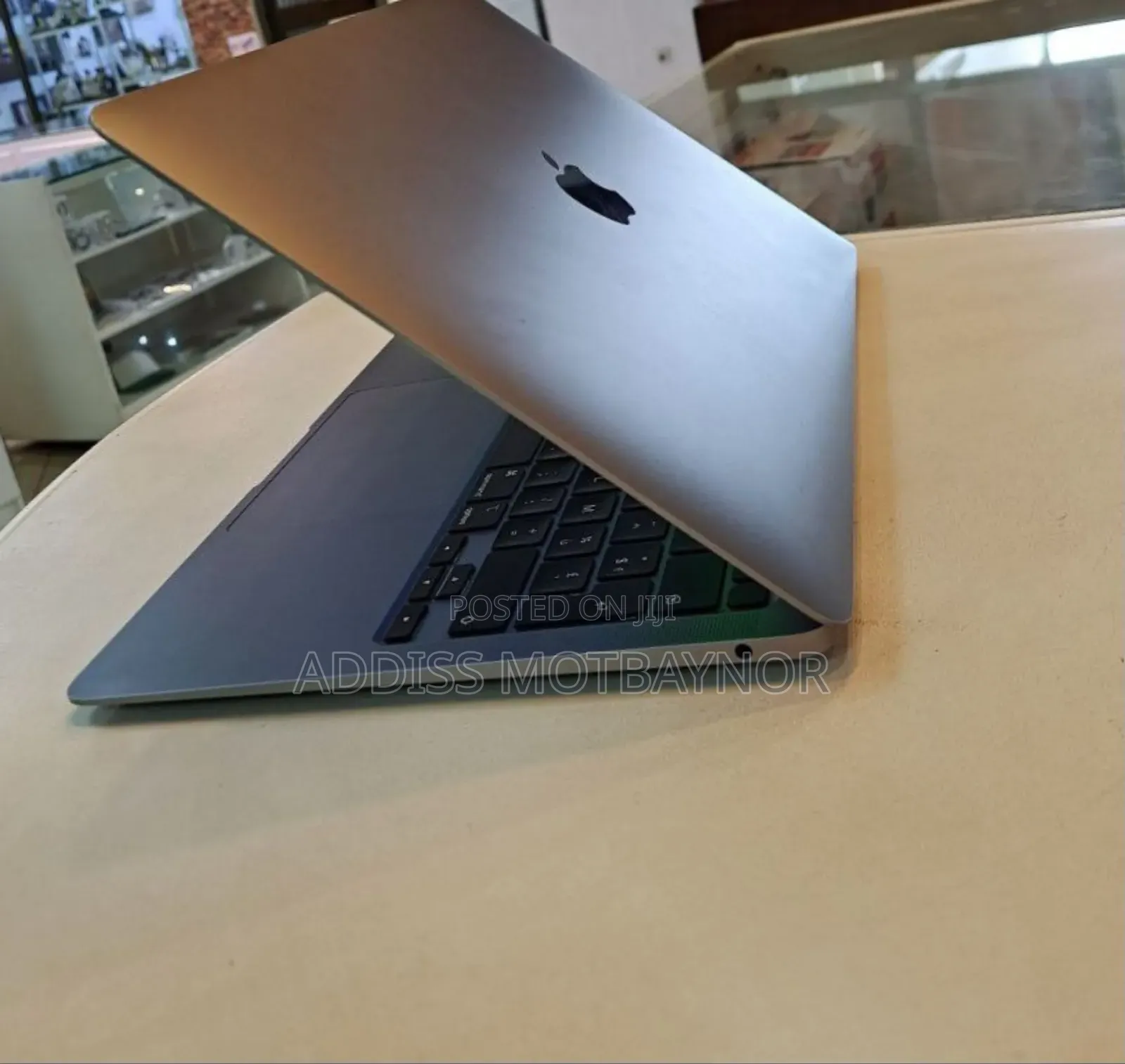 New Laptop Apple MacBook 2020 8GB Intel Core I5 SSD 256GB