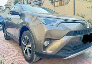 Photo - Toyota RAV4 2016 Green