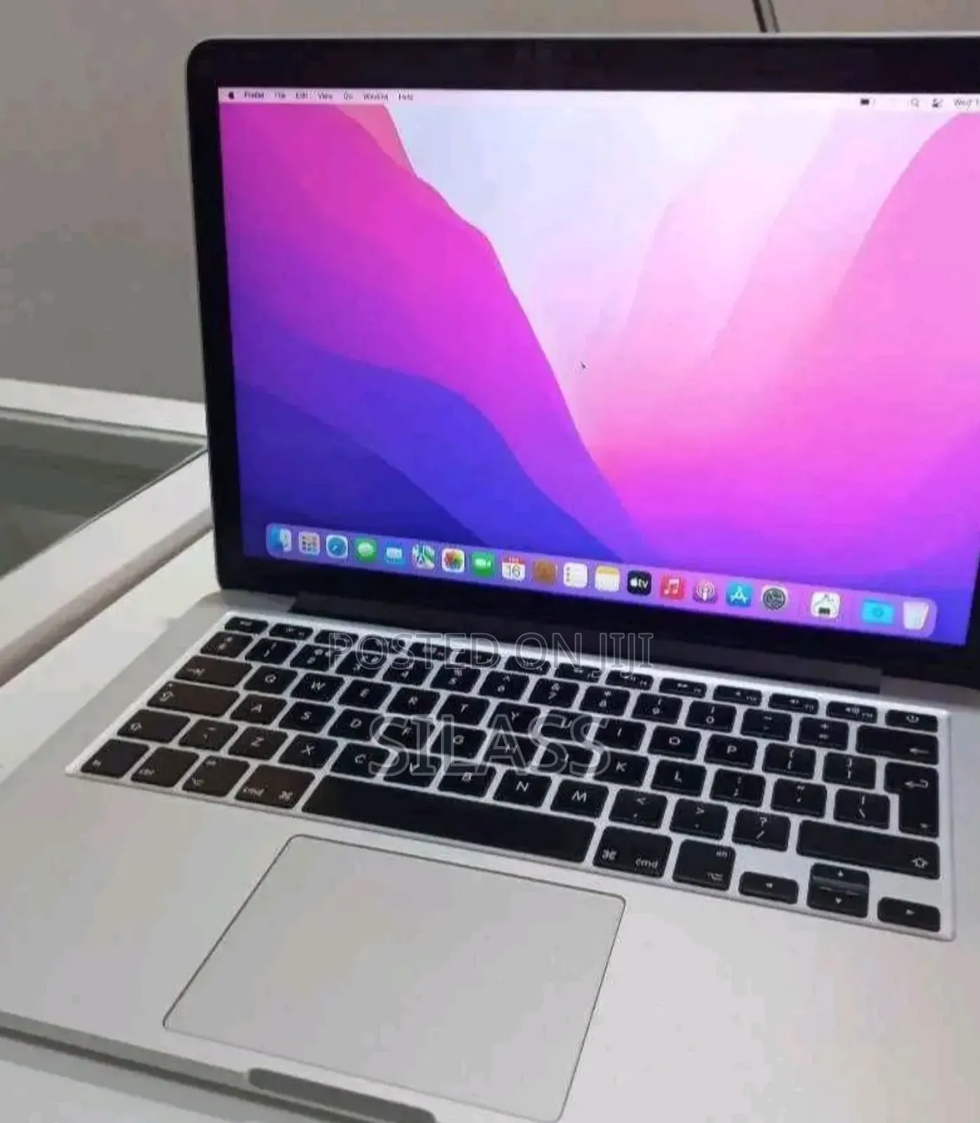 New Laptop Apple MacBook Pro 2015 8GB Intel Core I5 SSD 256GB