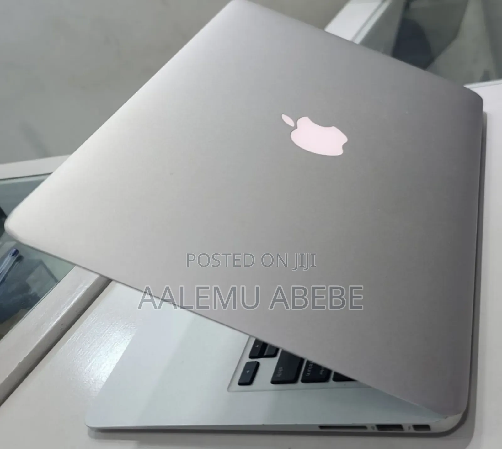 New Laptop Apple MacBook Air 2015 8GB Intel Core I7 SSD 256GB