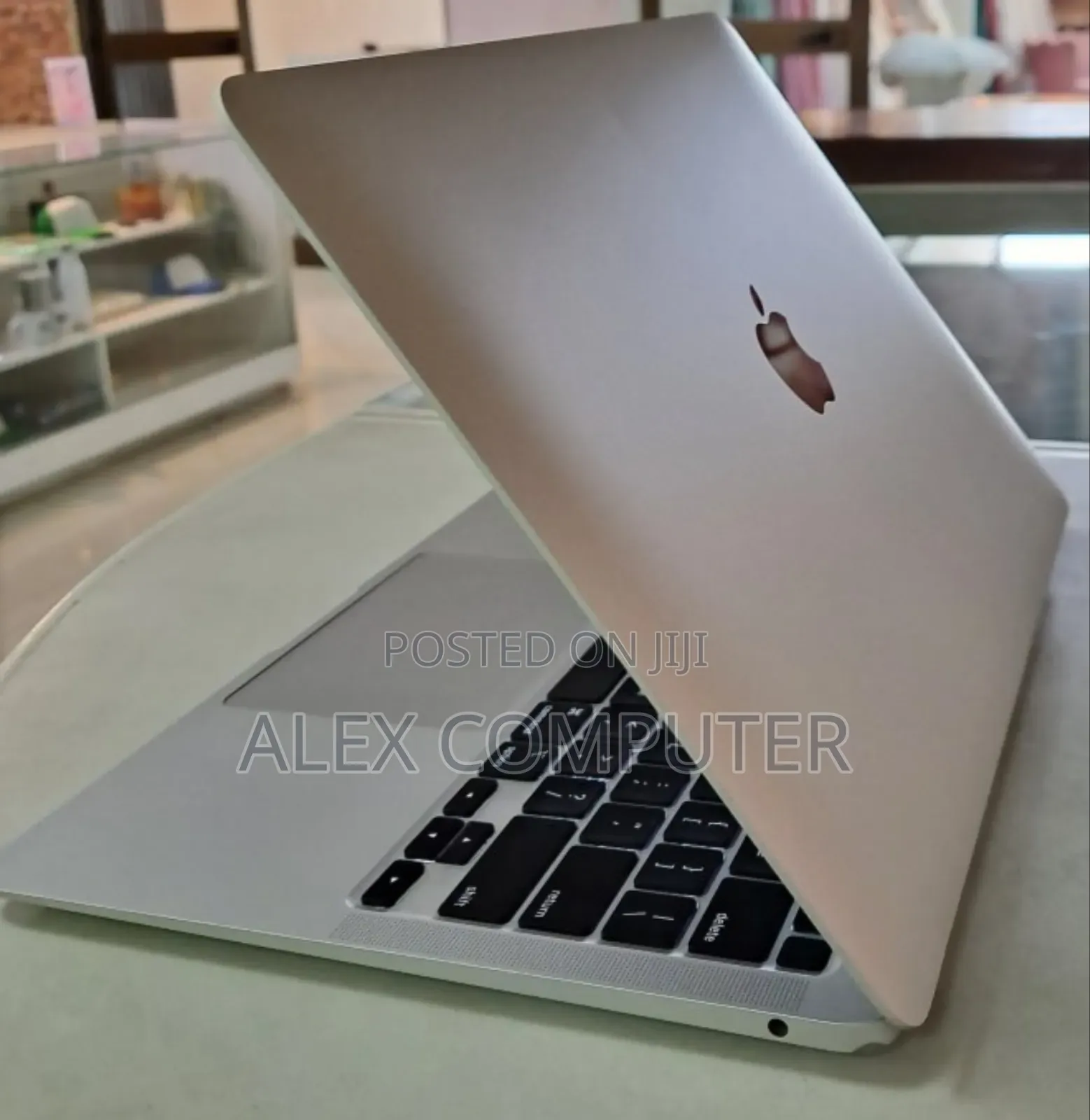 New Laptop Apple MacBook Air 2020 M1 8GB Apple M1 SSD 256GB