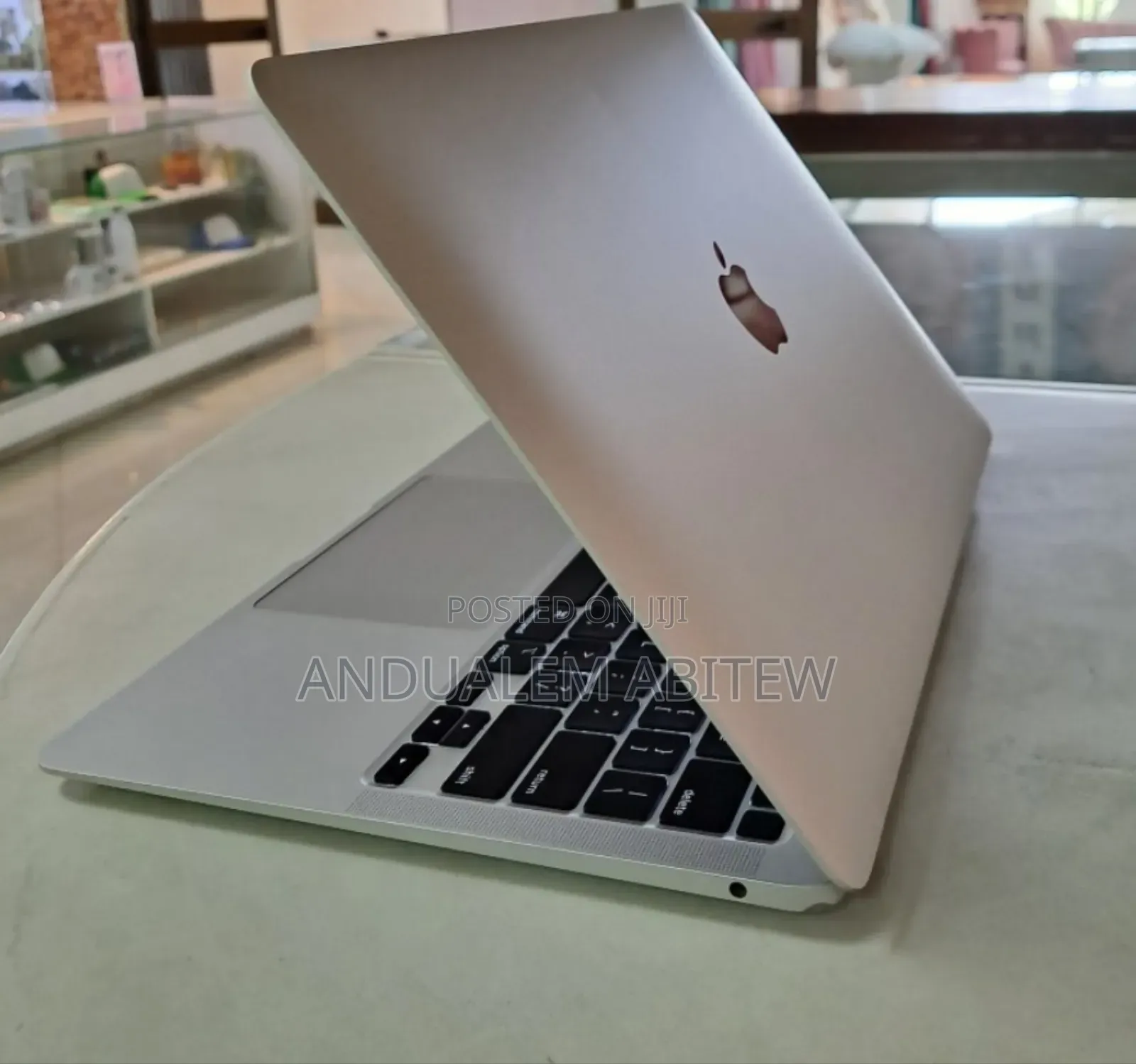 New Laptop Apple MacBook Air 2020 M1 8GB Apple M1 SSD 256GB