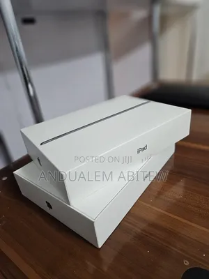 Photo - New Apple iPad 10.2 (2021) 64 GB Gray