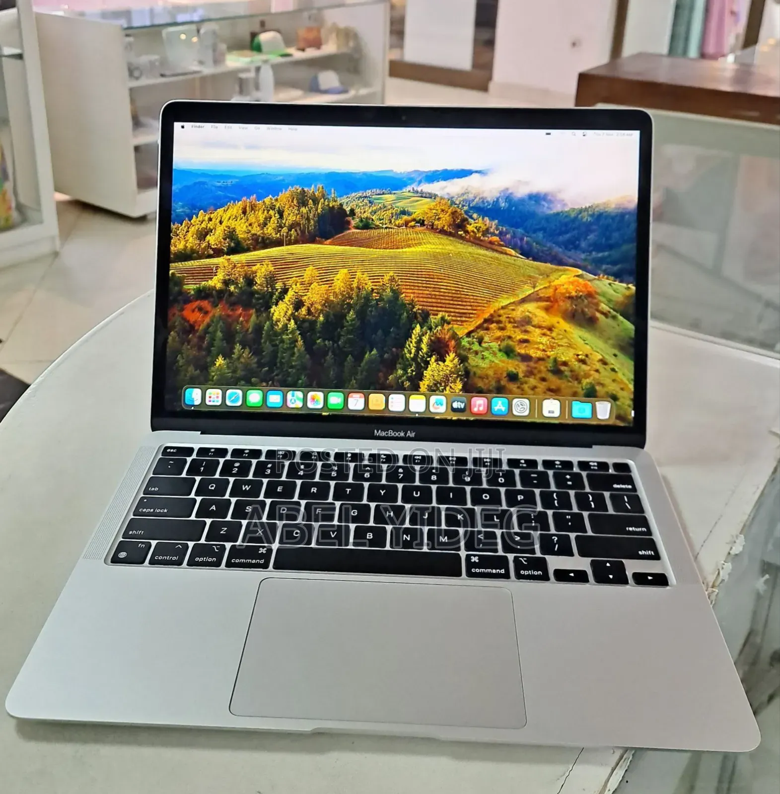 New Laptop Apple MacBook Air 2020 M1 8GB Apple M1 SSD 256GB