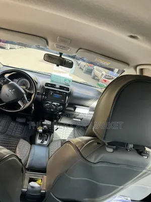 Mitsubishi Attrage 2022 Silver