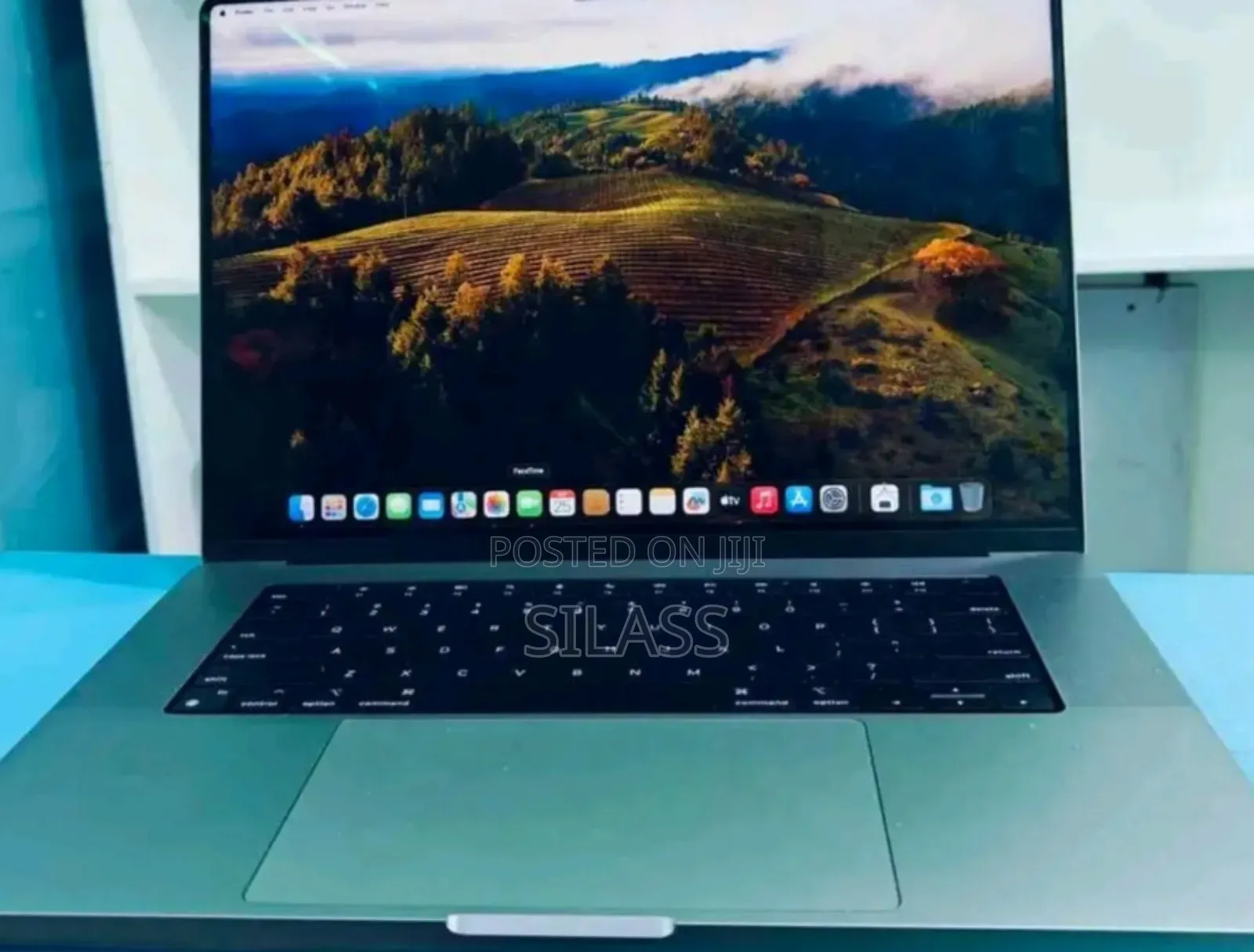 New Laptop Apple MacBook Pro M1 16GB Apple M1 Pro SSD 1T