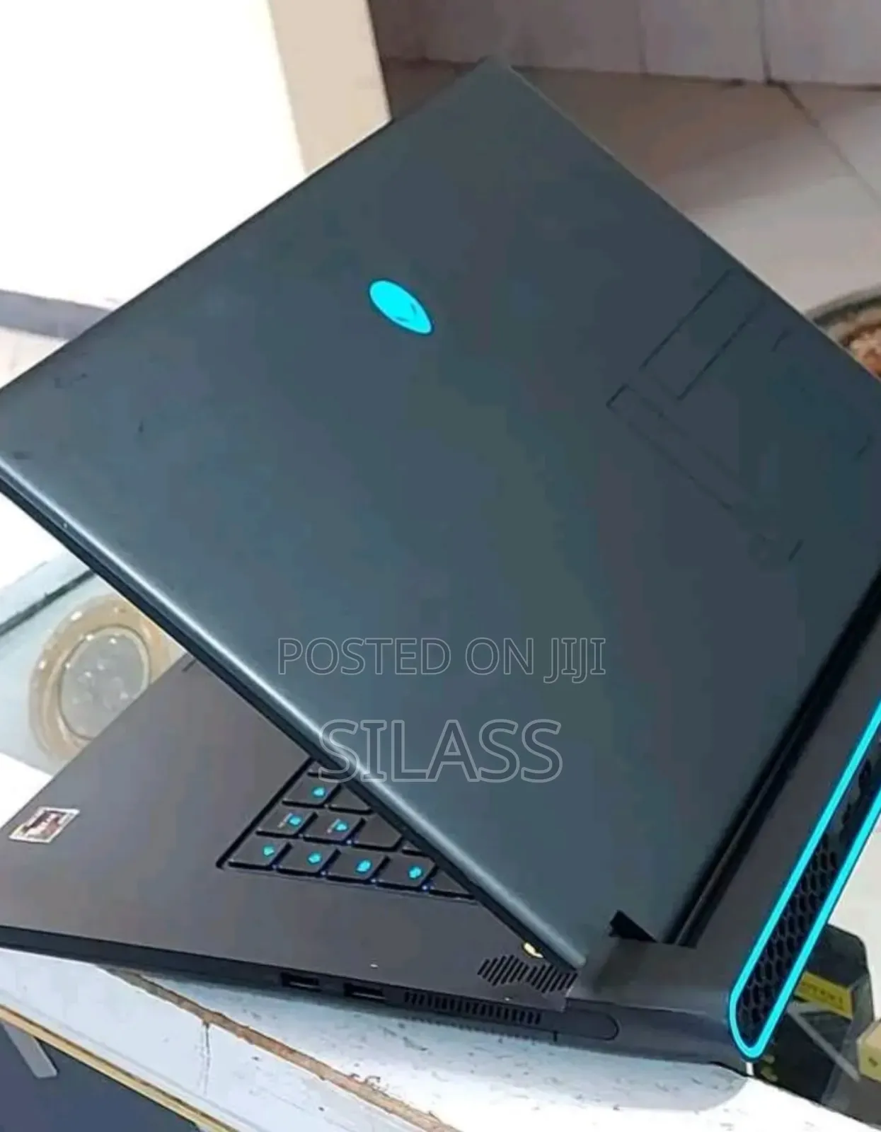 New Laptop Dell Alienware M18 R2 16GB AMD Ryzen 9 SSD 512GB