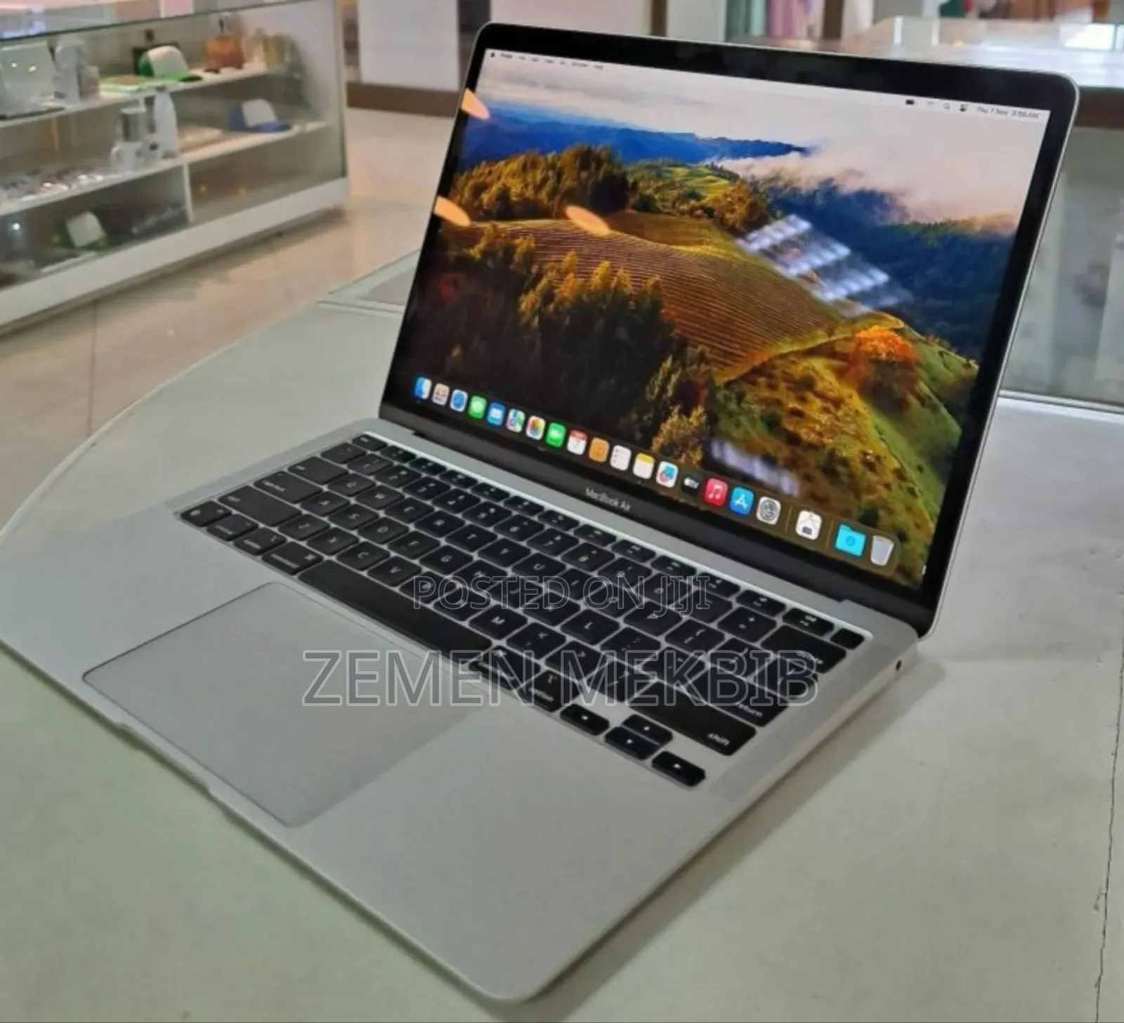 New Laptop Apple MacBook Air 2020 M1 8GB Intel Core I7 SSD 256GB