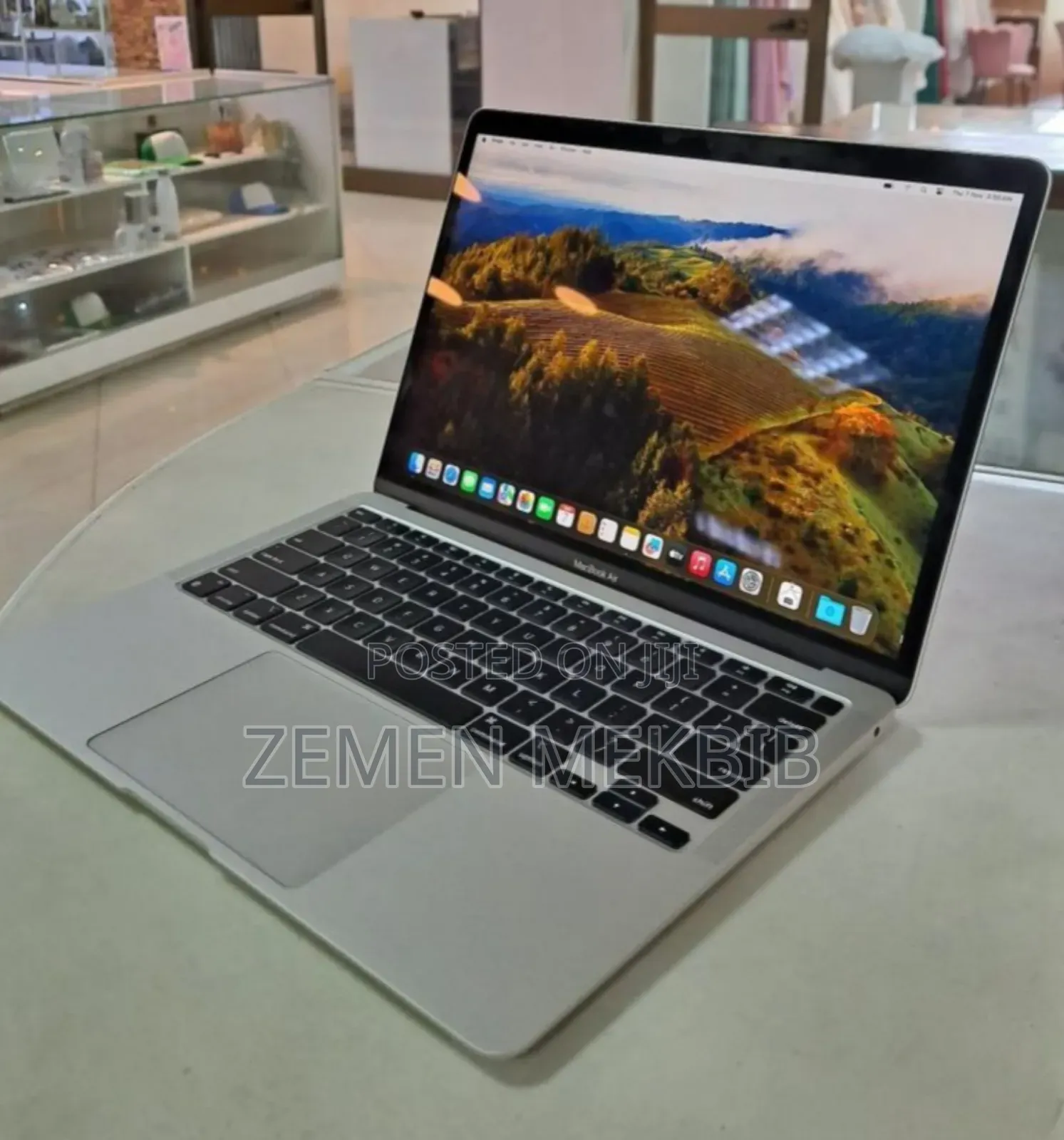New Laptop Apple MacBook Air 2020 M1 8GB Intel Core I7 SSD 256GB