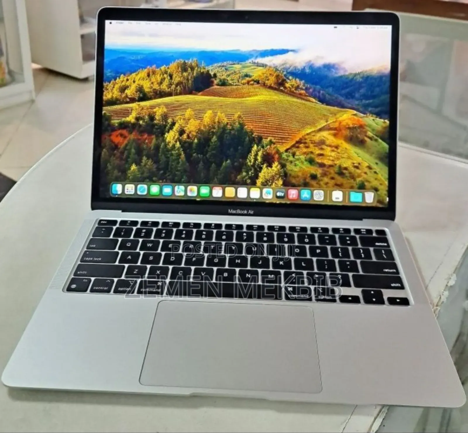 New Laptop Apple MacBook Air 2020 M1 8GB Intel Core I7 SSD 256GB