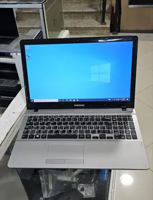 New Laptop Samsung RF711 8GB Intel Core I5 HDD 1T