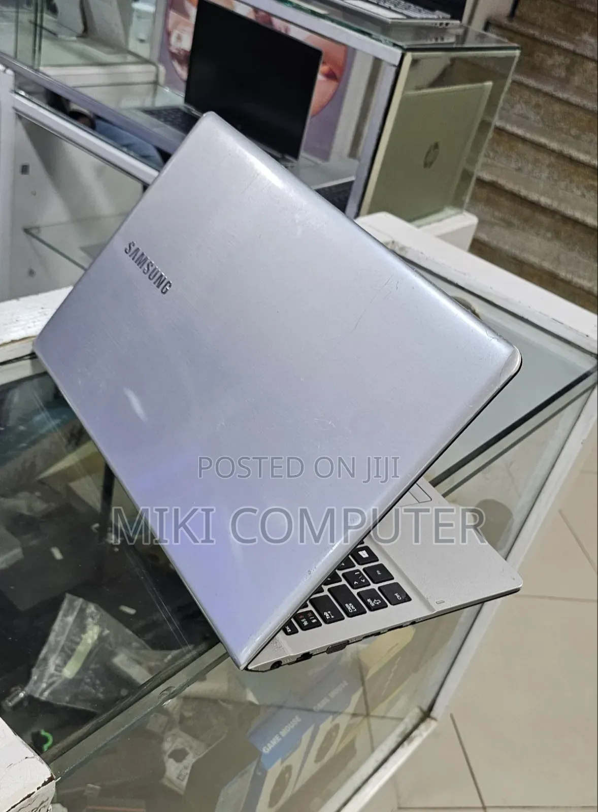 New Laptop Samsung RF711 8GB Intel Core I5 HDD 1T