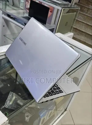 New Laptop Samsung RF711 8GB Intel Core I5 HDD 1T