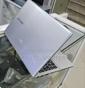 New Laptop Samsung RF711 8GB Intel Core I5 HDD 1T