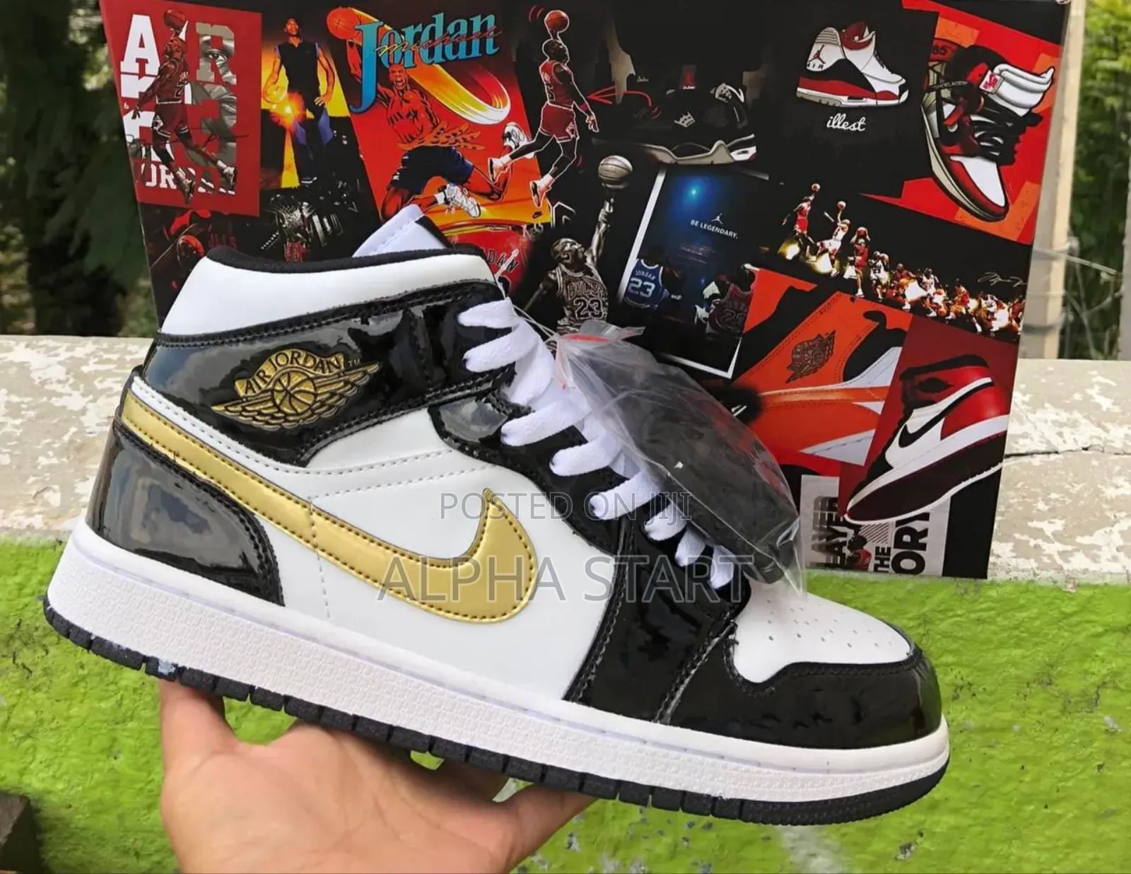 Air Jordan 1 Mid Se ‘Black Gold Patent’ WMNS Shoes