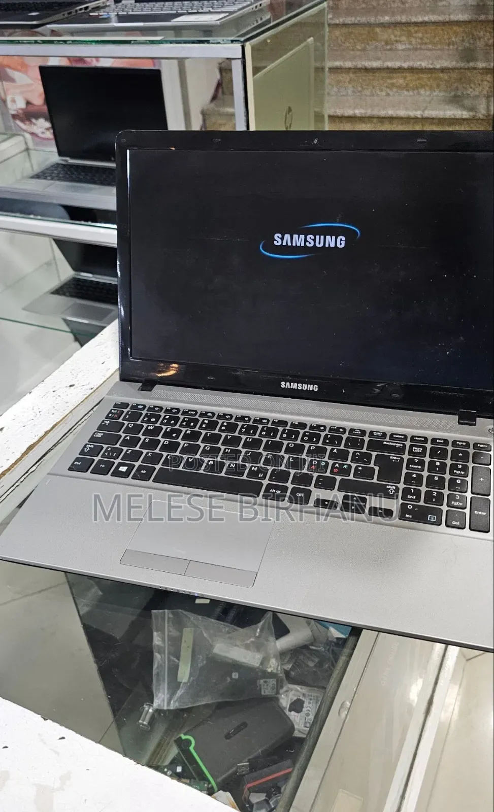 New Laptop Samsung 8GB Intel Core I5 HDD 1T