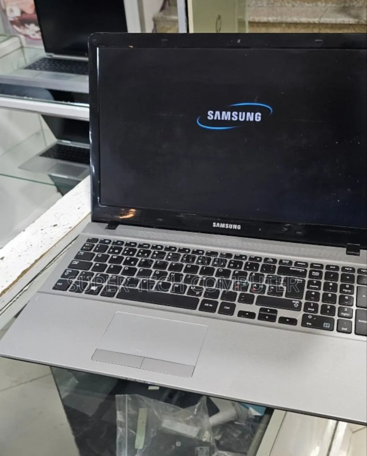 New Laptop Samsung N210 8GB Intel Core I5 HDD 1T