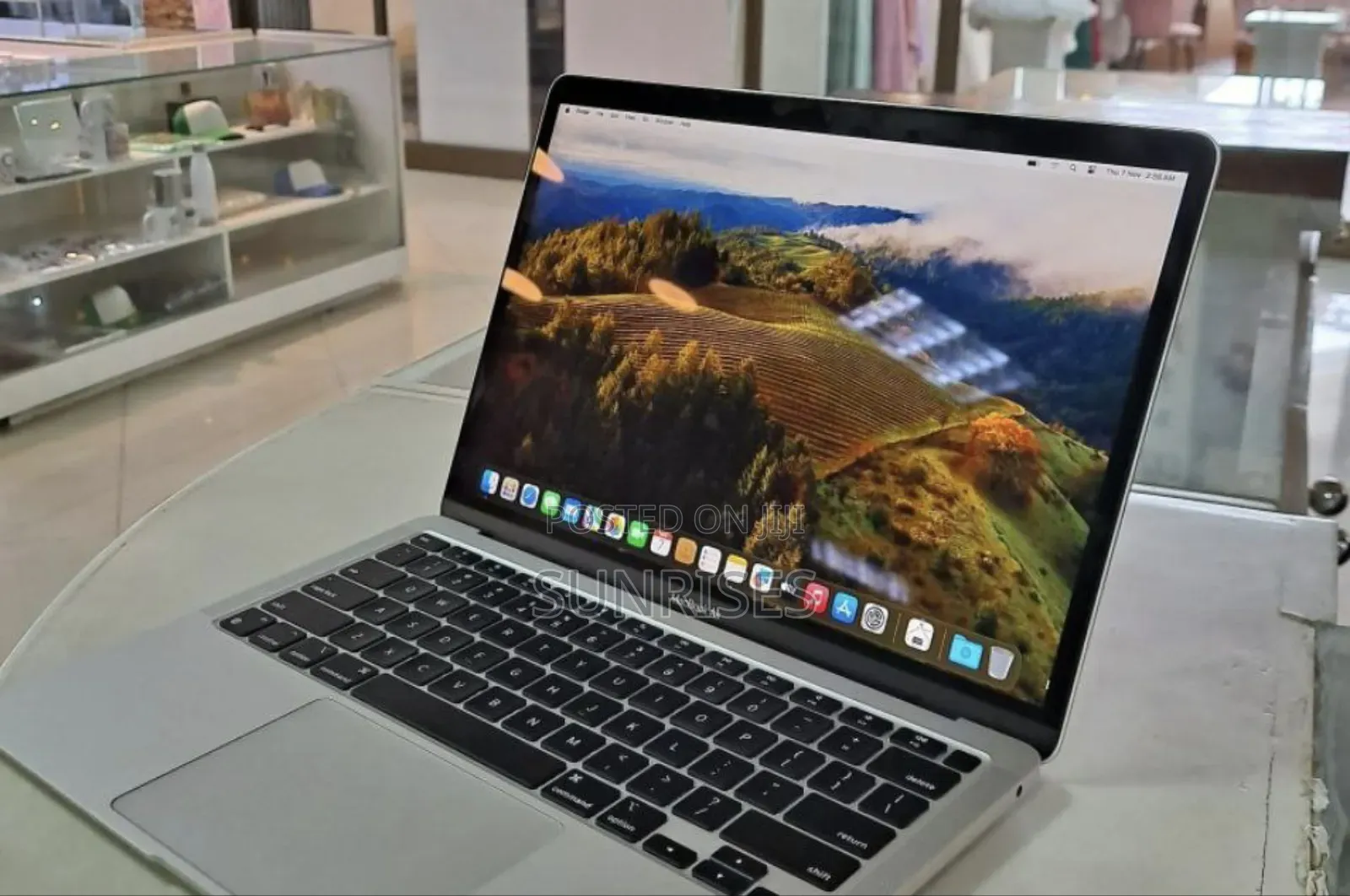 New Laptop Apple MacBook Pro M1 8GB Apple M1 SSD 256GB